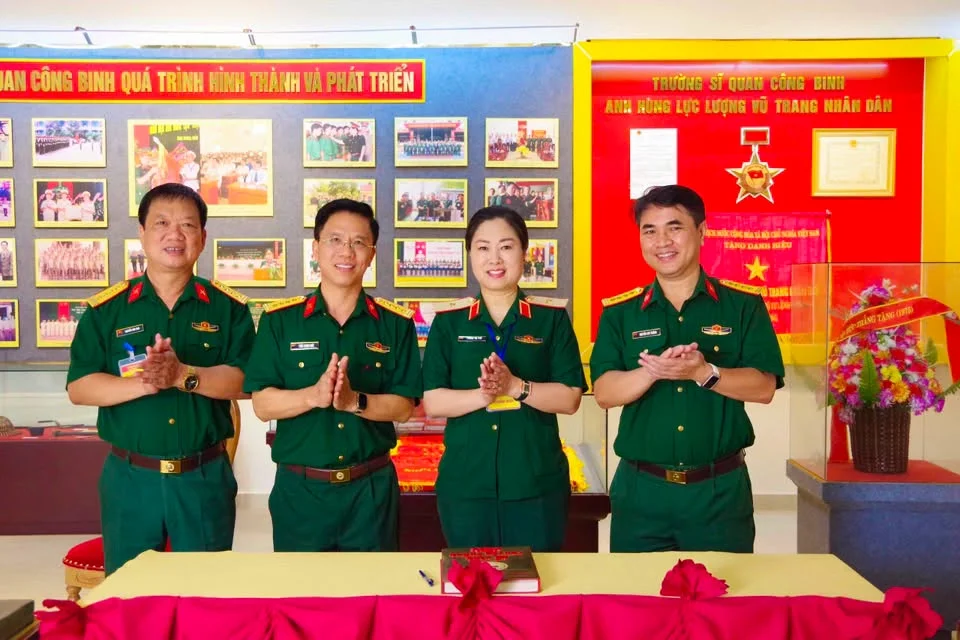 Lãnh đạo Đảng, Nhà nước, BQP, Cơ quan Bộ, Binh chủng thăm, kiểm tra Nhà trường